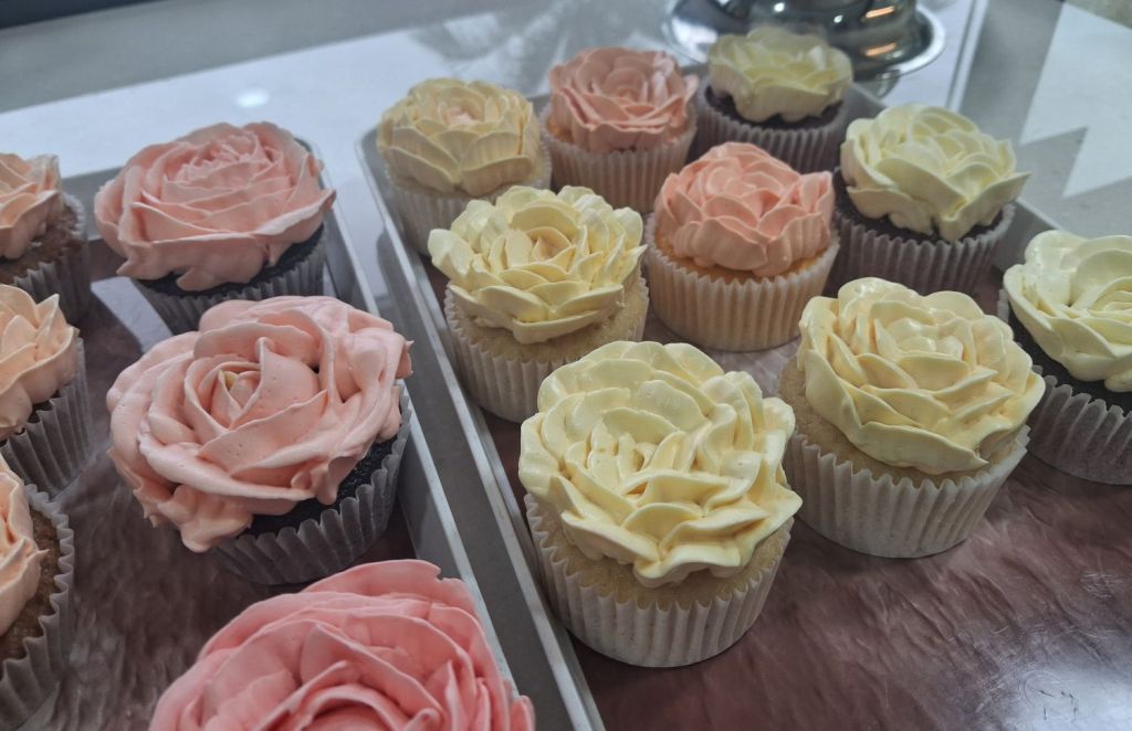 Rose Cupcake by COCAKERY