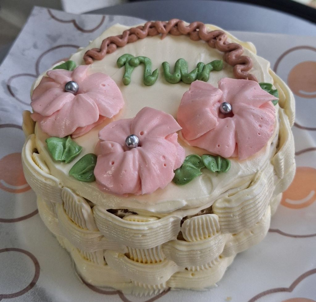 Vanilla Butter Cake with Flower Basket